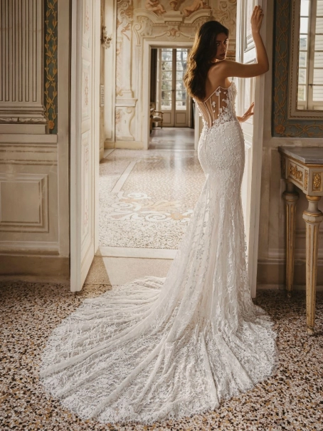 Enzoani Winnie is a luxury mermaid wedding dress featuring intricate floral lace embroidery, dimensional appliqué detailing, illusion corsetry and a sculpted sweetheart neckline. Designed for brides seeking a fitted designer wedding gown that combines cout