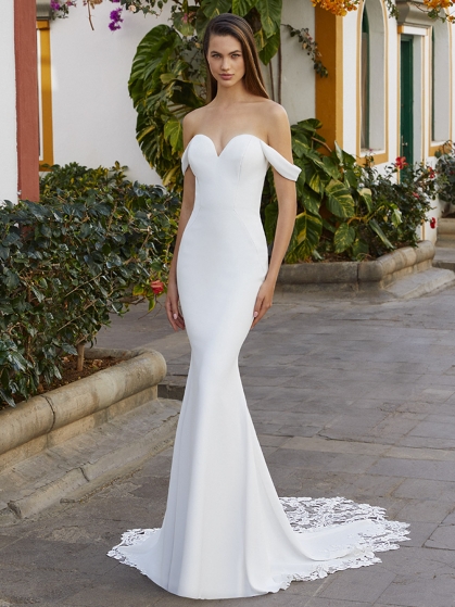 Oscar de la Renta Hensley strapless silk georgette gown Used Wedding Dress  Save 65% - Stillwhite